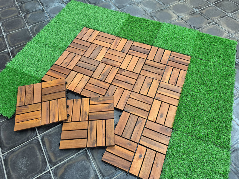 Terasové dlaždice akácie + umělá tráva Ispas 2